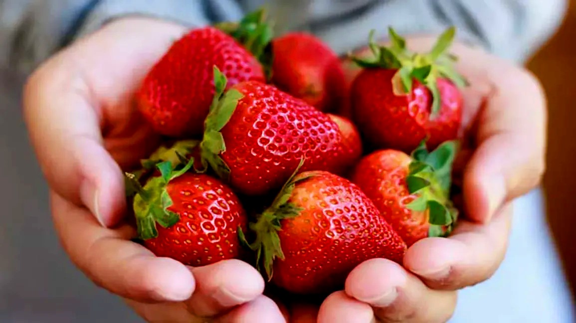 How to Eat Strawberries for Health