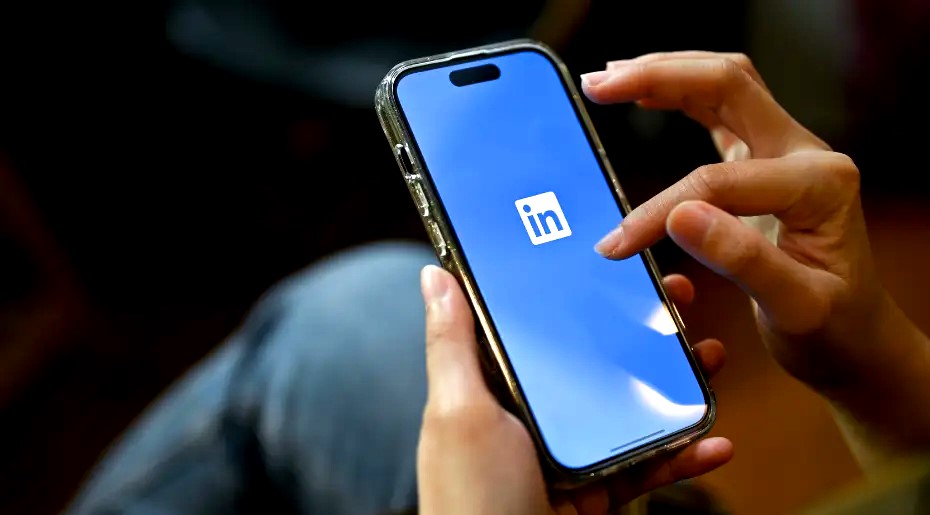 How to Follow Someone on Mobile App for LinkedIn