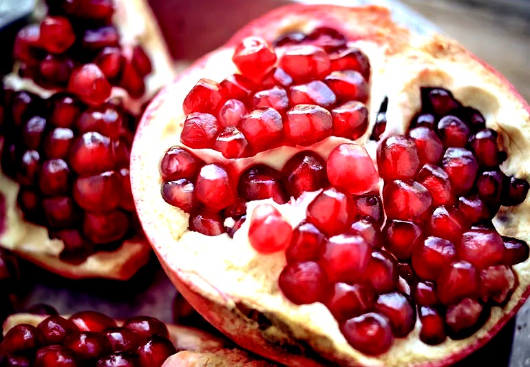 How to Get Health Benefits from Pomegranates