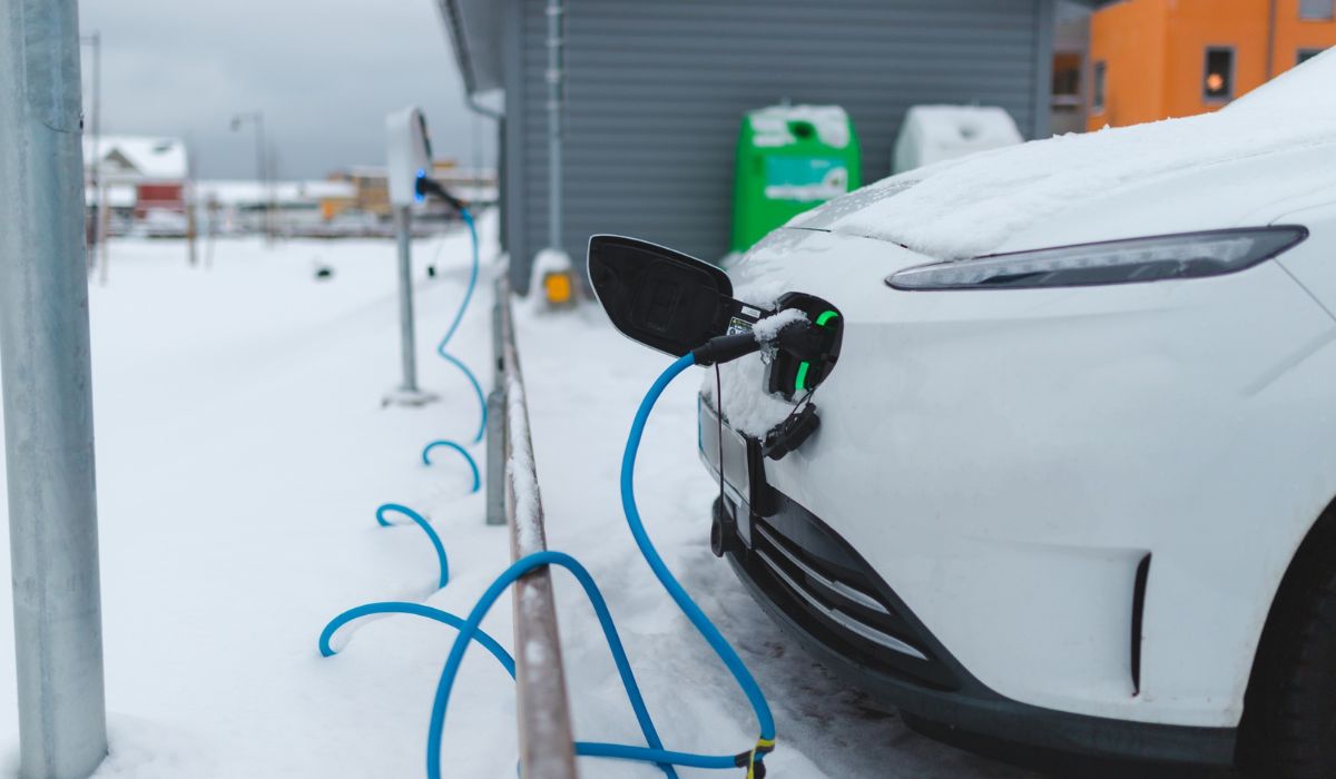 How to Keep Your Electric Car Battery Charge in Cold Weather